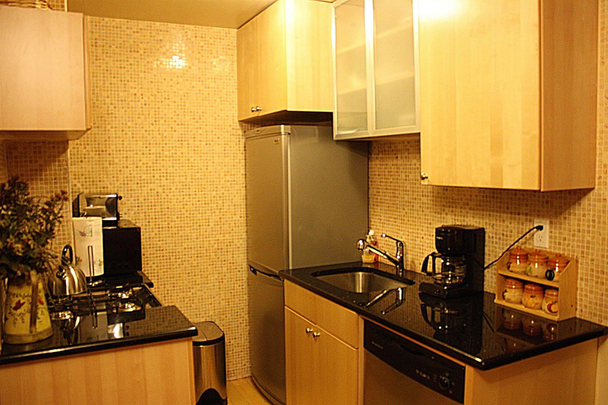 Serene Homes E25 New York Bagian luar foto